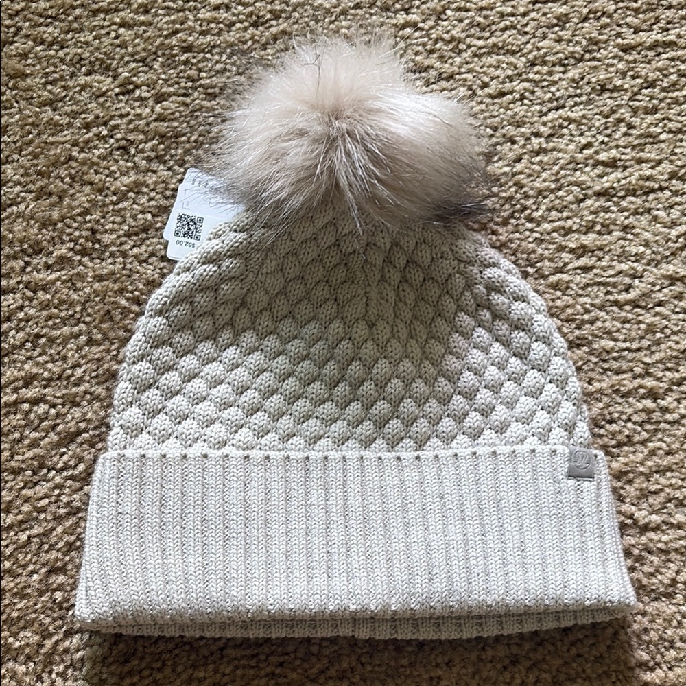 Lululemon Bubble Knit Pom Beanie. One Size